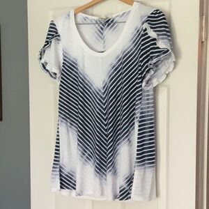 Suzanne Betro Short sleeve tunic length summer top. Exc cond, never worn.
